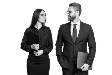 Resmi takım elbiseli iki iş adamı. Hırslı iş adamları destek veriyor. Profesyonel iş lideri ve menajeri. Başarılı iş adamları. İş arkadaşları beyazları izole ediyor. iş yeri.