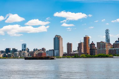 New York, New York Birleşik Devletleri. Manhattan 'ın ortasındaki New York şehrinin ufuk çizgisi. ABD, New York, New York, Manhattan. Amerikan finans başkenti. Aşağı Manhattan silueti. New Jersey 'den New York. Şehir merkezinde.