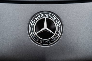 Chicago, Illinois - 29 Eylül 2024: MerCEDES Benz E63 'ler 2019. Matt Black Mercedes Benz E63 'ler 2019 logosu