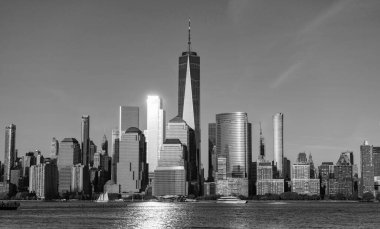 New York 'un gökdelen binası. Kentsel mimari. Manhattan ve Hudson River şehir merkezinde. Metropolitan şehir manzarası. New York şehir merkezi. Manhattan gün batımında ufuk çizgisi. New York şehri. Amerika.