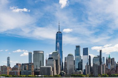 New York, Birleşik Devletler. Aşağı Manhattan silueti. New York, Manhattan 'ın ortasındaki New York şehrinin manzarası. NYC, ABD, Manhattan. New Jersey 'den New York. Manhattan şehir merkezi..