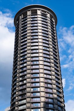 Seattle, ABD - 26 Temmuz 2024: Westin Hotel binası. Westin Hotel modern mimarisi. Westin 'in mimari kulesi. Westin Oteli.