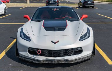 Chicago, Illinois, ABD - 08 Eylül 2024: Chevrolet Corvette C7 Chevy spor araba, ön görüş. Chevy spor araba. Chevrolet Corvette C7 arabası. Chicago 'da Chevrolet Corvette C7