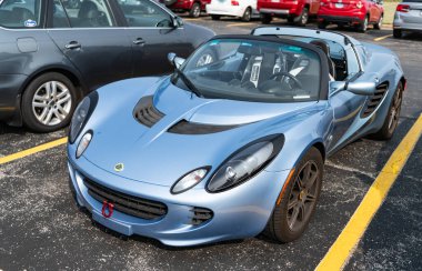 Chicago, Illinois, ABD - 08 Eylül 2024 - 2005-2006 Lotus Elise İngiliz spor arabası, köşe manzaralı. Mavi Spor Yara. Lotus Elise aracı. Lotus Elise Chicago 'da