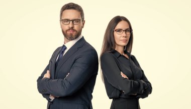 Ofiste toplantı yaparken iş adamları birlikte. İş projesinde çalışan iş adamları. Yeni bir iş projesinde işbirliği yapıyorum. Beyazlar üzerinde izole iş adamları. iş gündelik.