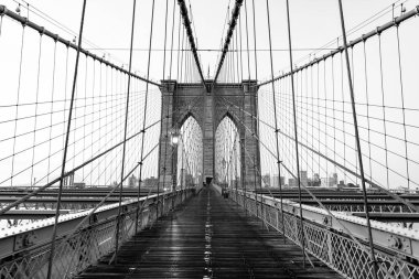 Manhattan ve Brooklyn ilçeleri arasında East River 'ı kapsayan bir köprü. New York 'un Brooklyn Köprüsü. New York 'taki Brooklyn Köprüsü. Şehir tasarımı.