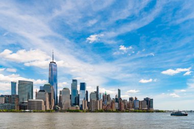 Manhattan güzel silueti, New York, Birleşik Devletler. New York City, Manhattan Skyline ile Hudson Nehri üzerinde, New York City, ABD New York şehrinin Manhattan şehir merkezindeki ufuk çizgisi