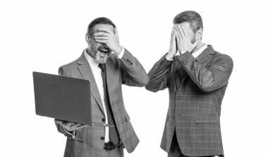 Uzaktan kumandalı işlerde online iş yapan işadamları beyazlar üzerinde izole edilmiş..