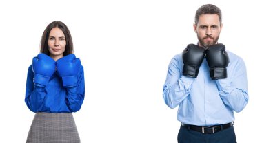 İş ortaklarının şirket rekabeti. İş adamları savaşmaya hazır. İş rekabeti. Eldivenli iş adamları izole edildi. İş rekabeti. Şirketler stratejik kaynaklar konusunda çatıştı.