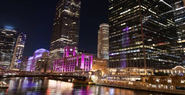 Chicago, Illinois, USA - October 21, 2024: Business city. Night cityscape of Chicago skyscraper building. Chicago architecture of skyscraper. City night illuminated building. Skyscraper cityscape. clipart