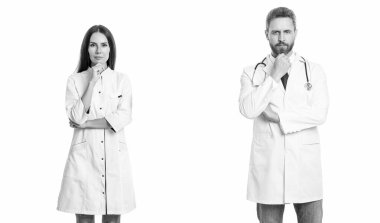 İki düşünceli doktor tıp hizmetini temsil ediyor. Sağlık sigortası. Sağlık ve ilaç. Tıp doktoru ekibi. Hastanedeki sağlık ve sağlık çalışanları beyazları izole etti.