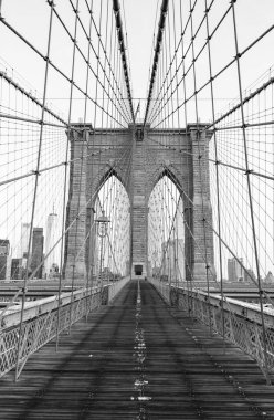 Manhattan ve Brooklyn 'i birbirine bağlayan New York Köprüsü askıya alındı. Manhattan 'a giden yol. New York 'un şehir mimarisi. Brooklyn dönüm noktası. Amerika 'da Brooklyn Köprüsü. New York 'un Brooklyn Köprüsü.