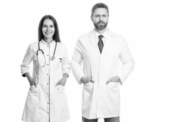 Sağlık hizmetleri meslektaşı olan bir doktor. Tıbbi personel. Doktor ve hemşire ekibi hastanede. Sağlık ve tıp konsepti. Klinikteki sağlık çalışanları beyazları izole etmiş. Tıbbi servis. Boşluğu kopyala.