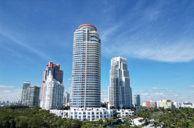 Miami Güney Sahili hava manzarası. Havadan Miami gökdeleni. Miami 'nin güney sahili. South Beach 'in şehir manzarası. Florida Panoraması. Miami 'nin gökdelen mimarisi.