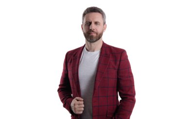 İspanyol manken. Beyaz ceketli şık bir adam izole edilmiş. Erkek giyim işindeki adam. Olgun bir adam moda ceketi giyer. Şık ve moda.