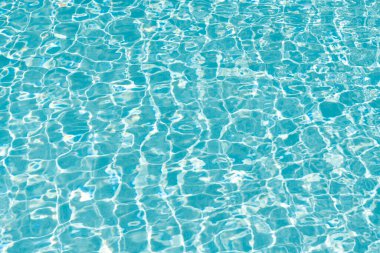 Deniz sahili. Okyanus kıyısında yaz tatili. Mavi okyanus dalgalı su dokusu yansıması. Yaz havuzunda dalgalı su. Deniz yüzeyi arka planı. Tatil beldesi su arkaplanı.