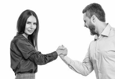 İş rakipleri bilek güreşi yapıyor. Liderlik için rekabet. İş rekabeti. Beyazların izole ettiği bilek güreşinde yarışan iş adamları. Ofiste karşılaşma. Rekabetçi iş.