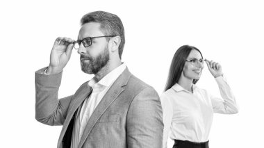 Başarılı iş adamları. Ortak görüş. İş arkadaşları beyazları izole ediyor. Resmi takım elbiseli iki iş adamı. Hırslı iş adamları destek veriyor. Yöneticisi olan profesyonel iş lideri.