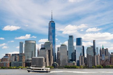 New Jersey 'den New York. Manhattan güzel silueti, New York, Birleşik Devletler. Manhattan 'ın ortasındaki New York şehrinin gökyüzü manzarası. ABD, New York, New York, Manhattan. New York gökdelenleri