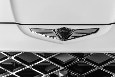 New York City, ABD - 05 Ağustos 2023: Genesis GV80 çapraz otomobil logosu.