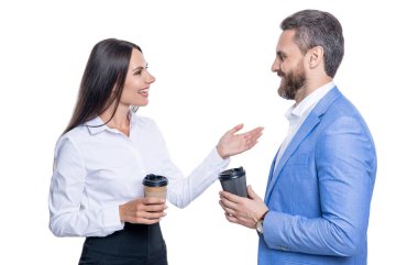 Kahve getiren iş adamı ve iş kadını. İş arkadaşları ofiste kahve molası veriyor. İş adamları. İş kahvesi toplantısı. Kahve molasındaki iş arkadaşım beyazla izole edilmiş. takım oluşturma.