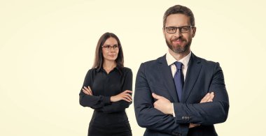 Ortaklık kavramı. Ortak takımı. Başarılı ortaklık. İş ekibi başarısı. İş ortağı beyazla izole edilmiş. Takım elbiseli iş adamları. İş ekibi çalışması ve işbirliği. iş fırsatı.