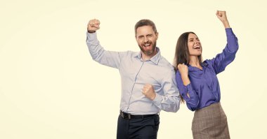 Başarılı bir iş anlaşmasından sonra şirket partisi. Başarılı iş adamları beyazlarla yapılan anlaşmayı kutluyor. İş adamları eğleniyor. İş başarısı kutlaması ve eğlence. Başarılı ortaklık.