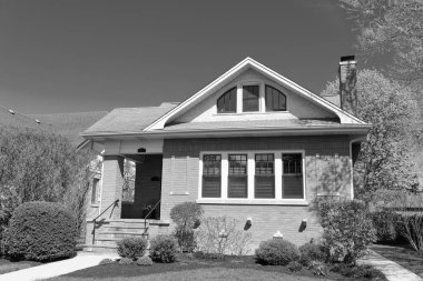 Banliyö ev mimarisi. Mimarlık konsepti. Mahalledeki bir mülk. Banliyö tasarımı. İkamet mimarisi. Mahalle sakinleri. Rahat bir mahalle. Kasaba evi.