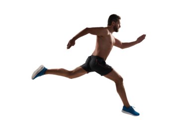 Koşucu uzun spor koşusunda. Sporcu koşucusu beyazla tek başına koşuyor. Spor koşusu. Kaslı adam koşuyor. Sporcu koşucu. Sporcu adam antrenman için koşuyor. Sporcu adam koşar.