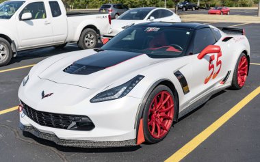 Chicago, Illinois, ABD - 08 Eylül 2024 Chevrolet Corvette C7 Chevy spor araba, köşe manzaralı. Chevy spor araba. Chevrolet Corvette C7 arabası. Chicago 'da Chevrolet Corvette C7
