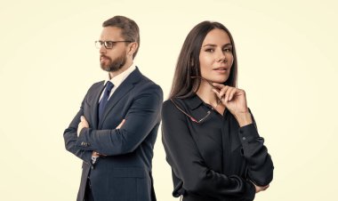 Finansal açıdan başarılı bir anlaşma. Takım elbiseli iş adamları. İş başarısı beyazda izole edildi. Başarılı bir ortaklık. İş ekibi başarısı. İş adamlarının başarısı için reklam. Çalışma saatleri.
