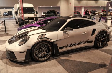 New York City, ABD - 27 Mart 2024: Porsche 911 GT3 spor araba New York Uluslararası Otomobil Fuarı, yan görüş.