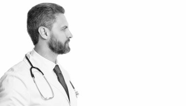 Tıbbi personel. Hastanede doktor ya da hemşire. Sağlık ve tıp konsepti. Klinikteki sağlık çalışanı beyazlardan izole edilmiş. Tıbbi servis. Sağlık hizmetleri bürosundaki doktor. Reçeteli ilaç..