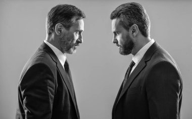 İş rekabeti ve yoğun müzakerelerde rekabet içinde olan işadamları griden izole edilmiş durumda.