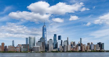 Manhattan güzel silueti, New York, Birleşik Devletler. New York City, Manhattan Skyline ile Hudson Nehri üzerinde, New York City, ABD New York şehrinin Manhattan şehir merkezindeki ufuk çizgisi