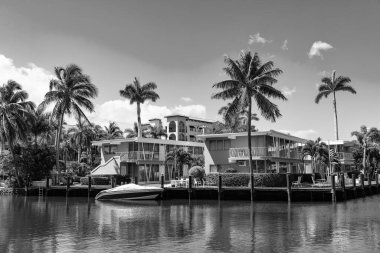 Yazın lüks bir apartman dairesinde. Florida 'daki körfeze git. Tropikal bir evde yaz tatili. Yatı olan lüks bir yazlık villa. Yaz cennetinde tatil. Pembe ev..