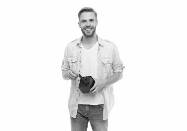 Erkekler günü. Aşıkken gülümseyen adam beyazda soyutlanmış. Randevu için romantik bir hediye. Erkekler günü için hediye. 14 Şubat 'taki adam. Adam Sevgililer Günü için hediye kutusu verdi. Sevgililer günün kutlu olsun. Güzel alışveriş..