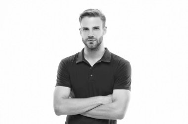 Kırmızı gömlek giyen kendine güvenen sakallı adam. Stüdyoda sakallı bir adamın fotoğrafı. Kirli sakallı genç adam beyaz arka planda izole edilmiş. Kırmızı gömlekli traşsız bir adam..