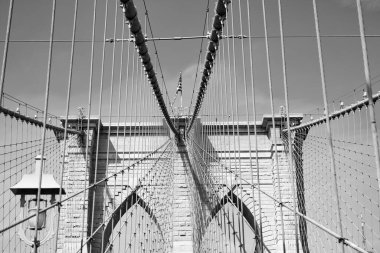 New York köprüsü Manhattan ve Brooklyn 'i birbirine bağlıyor. Brooklyn dönüm noktası. New York 'taki Brooklyn Köprüsü. Brooklyn 'deki tarihi köprünün mimarisi. New York Köprüsü.