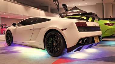 New York City, ABD - 27 Mart 2024: Lamborghini Gallardo LP560-4 New York Uluslararası Otomobil Fuarı 'nda spor otomobil.