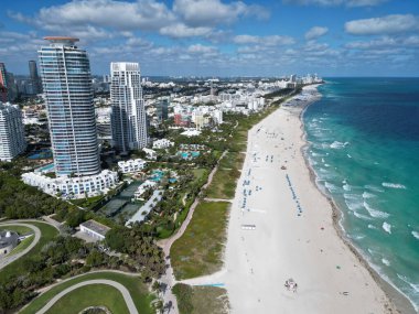 Skyline panorama. Deniz sahili. Miami Güney Sahili hava manzarası. Miami marinası, Florida 'daki Skyline hava sahası. Miami 'nin güney sahili. Güney Sahili, ABD 'de liman manzarası. Güney noktası.