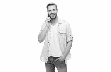 Ses bağlantısı. Adam akıllı telefonda konuşuyor. Telefon var. Mobil iletişim. İletişim. Akıllı telefondan konuşan adam beyazda izole edilmiş. Millennial Man 'in telefon görüşmesi var. Hızlı arama..
