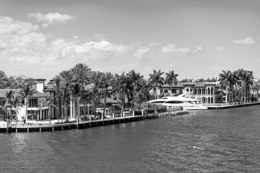 Yat iskelesi olan lüks bir yazlık villa. Yaz cennetinde tatil. Yazın lüks bir tatil köyü. Florida 'nın tropikal körfezine git. Tropik cennet tatil beldesinde yaz tatili. Fort Lauderdale.