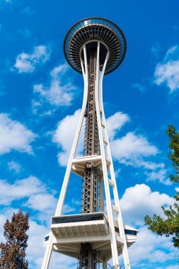 Seattle, Washington, ABD - 26 Temmuz 2024: Seattle tarihi. Uzay iğnesi gözlem kulesi. Modern Seattle mimari simgesi. Uzay iğnesinin mimarisi. Kule mimarisi simgesi.