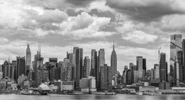New York City, ABD - 05 Mayıs 2023: Manhattan şehri New York şehrinin ruhunu somutlaştırdı..