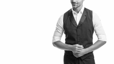 Sarı arka planda parti balonu ve mikrofonlu çocuk gülümsemesi.