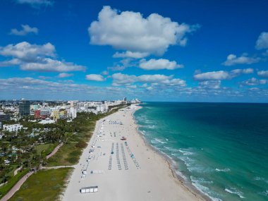 Skyline panorama. Deniz sahili. Miami Güney Sahili hava manzarası. Miami marinası, Florida 'daki Skyline hava sahası. Miami 'nin güney sahili. Güney Sahili, ABD 'de liman manzarası. Tropik cennet.
