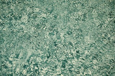 Yaz tatilinde dalgalı havuz suyunun mavi arkaplan rengi.