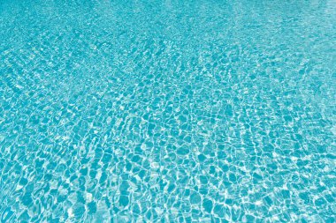 Deniz sahili. Okyanus kıyısında yaz tatili. Mavi okyanus dalgalı su dokusu yansıması. Yaz havuzunda dalgalı su. Deniz yüzeyi arka planı. Tatil beldesi su altyapısı. Derin deniz.
