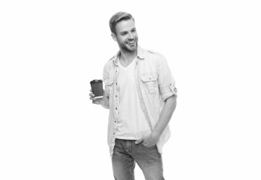 Millennial Man 'in beyaz kahve fincanı var. Sabah kahvesi vakti. Yaşam tarzı konsepti. Espresso içiyorum. Çay içen adam. Sıcak bir sabah. Evde kahve molası. Sert espresso..